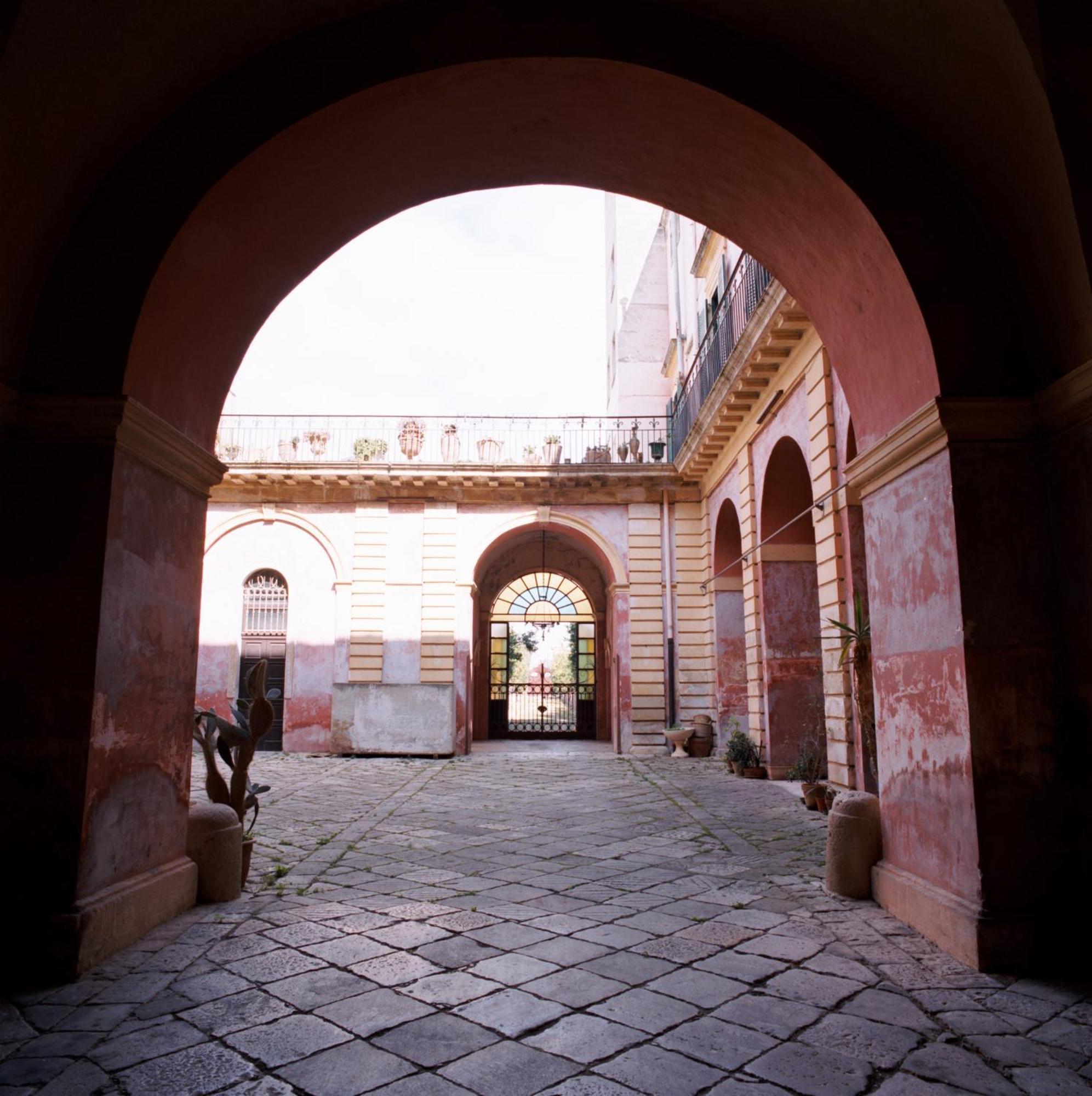 Palazzo Leuzzi B&B Galatone Exterior foto